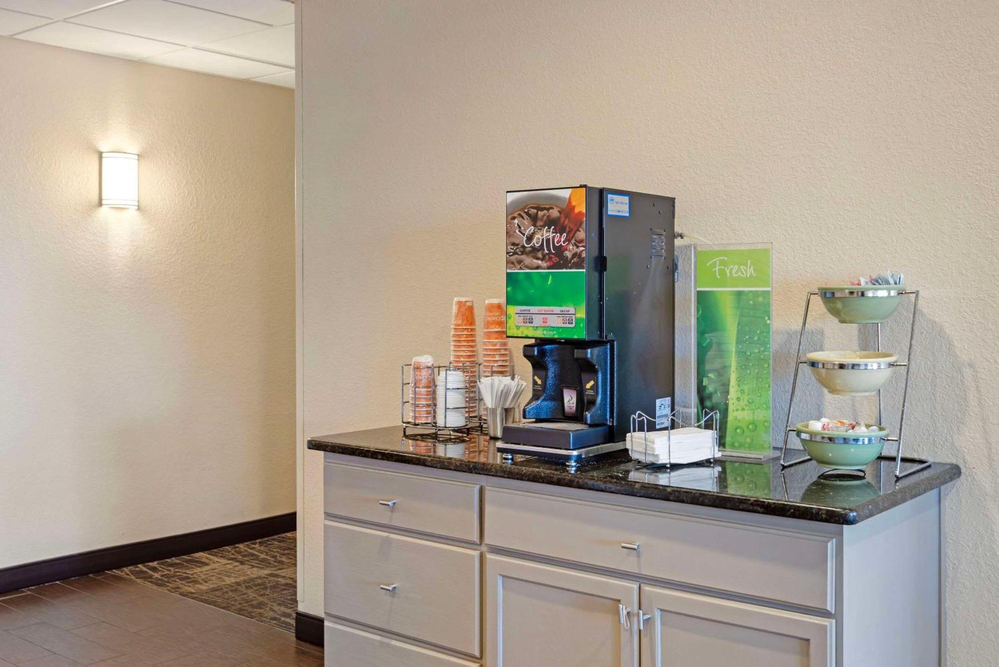 Quality Inn Valley - West Point Esterno foto