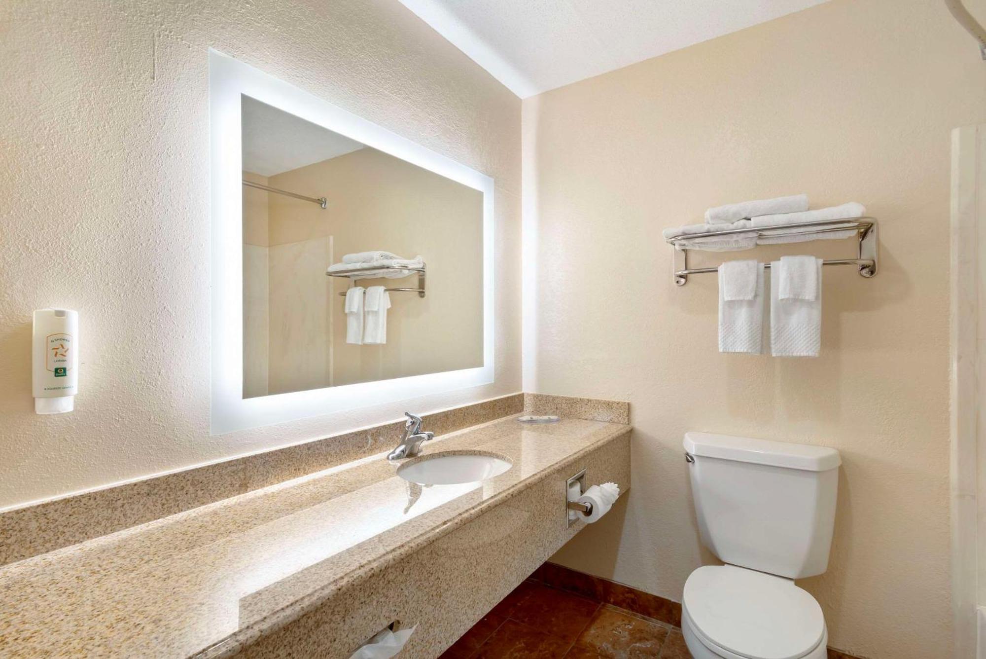 Quality Inn Valley - West Point Esterno foto