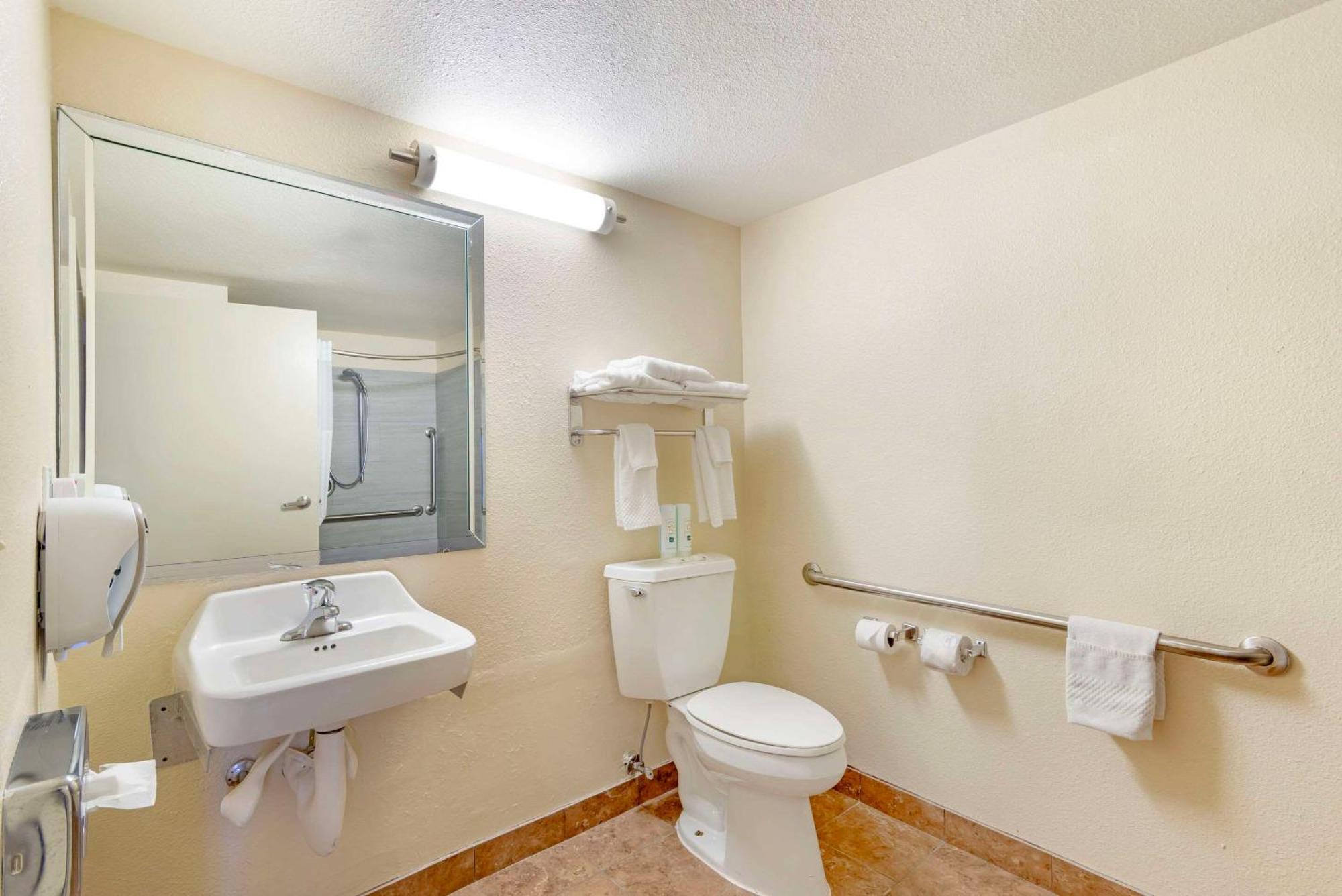 Quality Inn Valley - West Point Esterno foto