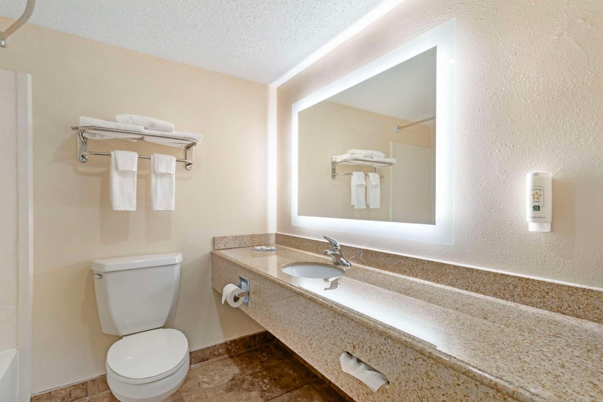 Quality Inn Valley - West Point Esterno foto