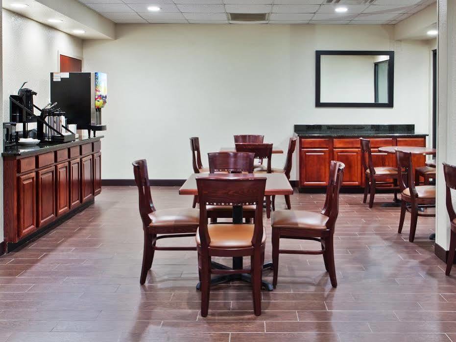 Quality Inn Valley - West Point Esterno foto